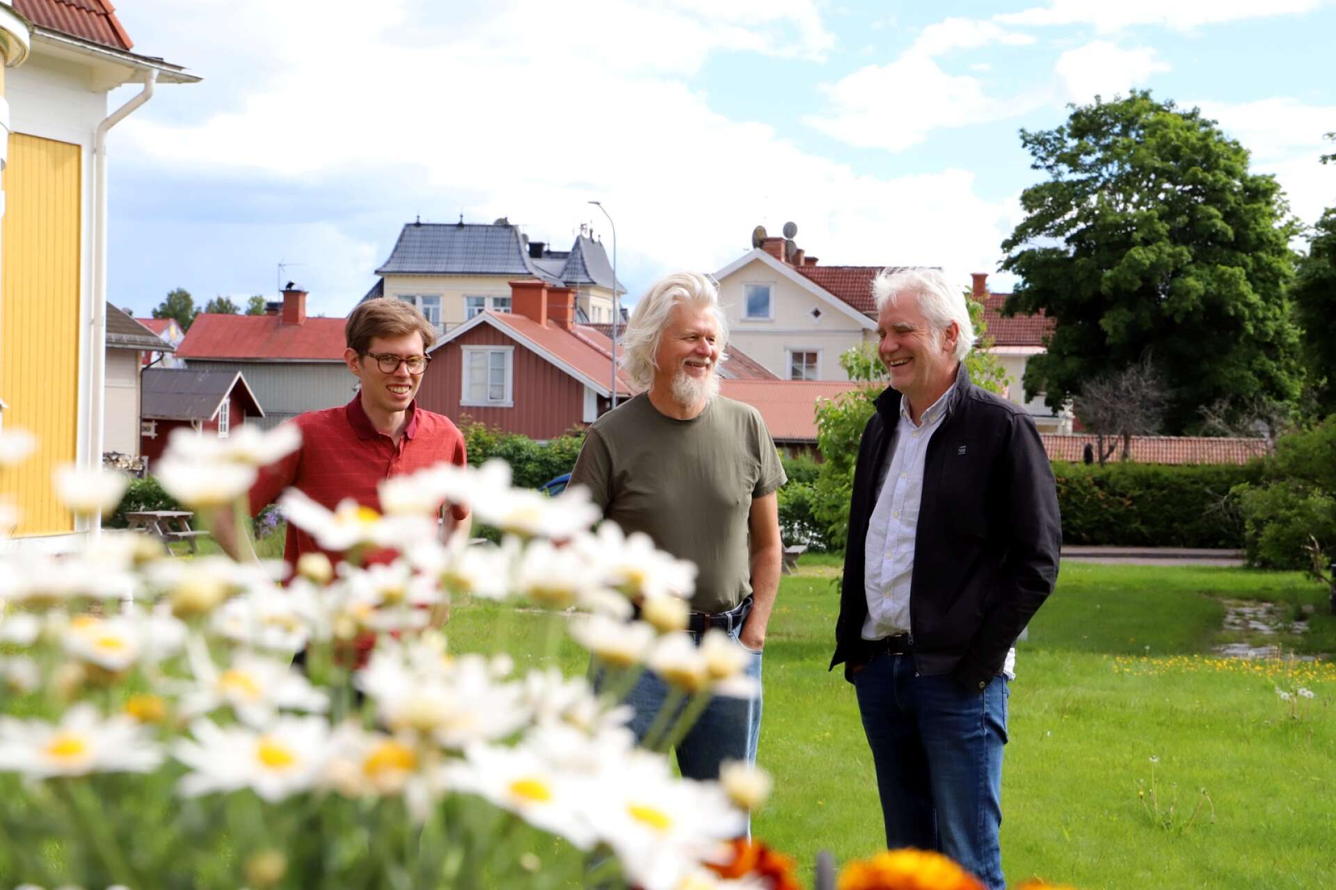 NWT träffade Tobias Andersson, Lars Andersson och Martin Bagge i Sunne, strax innan de första gången skulle träffa kyrkokören för en första genomgång av verket och planerna.