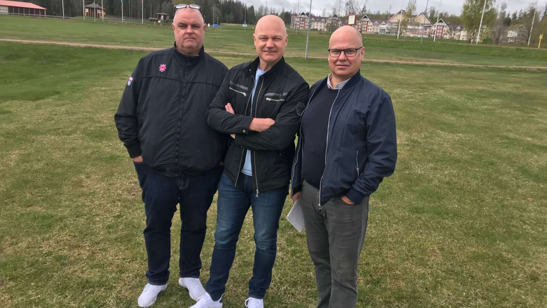 Anders Nilsson, Henrik Kron Karlsson och Ronny Larsson ser fram emot att de första padelbanorna i Sunne ska byggas.