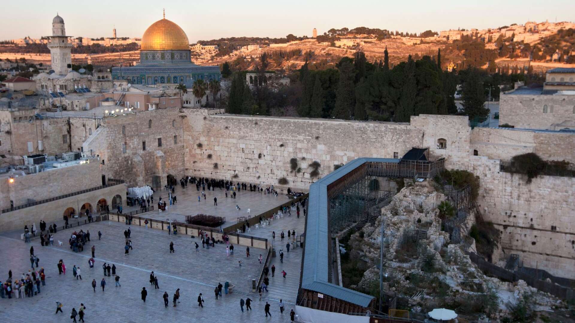 Jerusalem är dessutom de facto Israels huvudstad redan i dag, skriver Anders Engström.