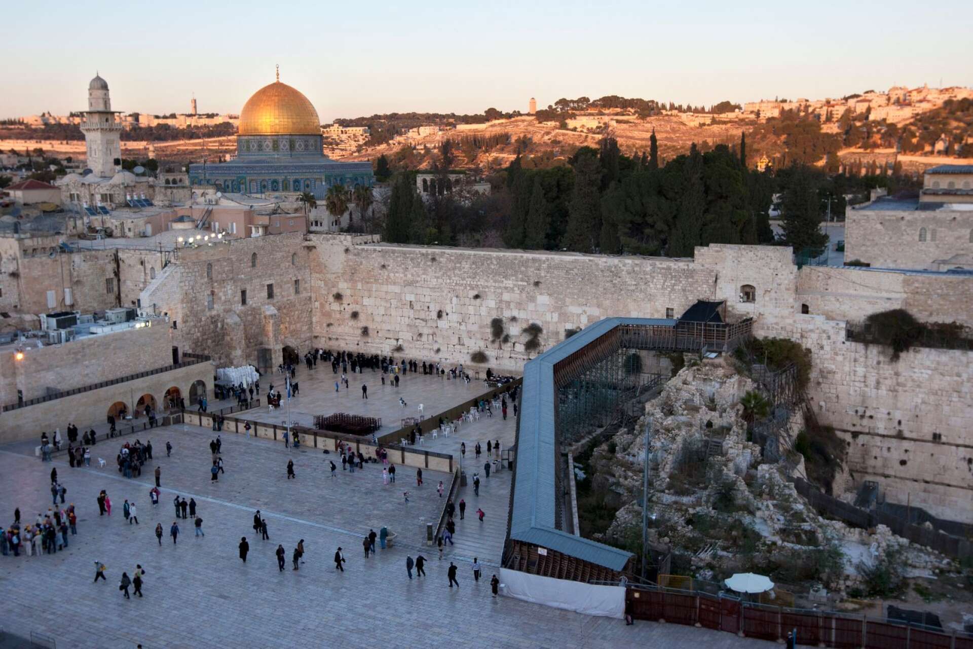 Jerusalem är dessutom de facto Israels huvudstad redan i dag, skriver Anders Engström.