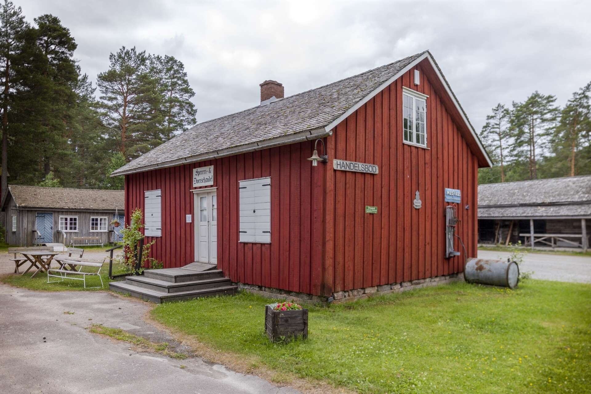 I den gamla handelsboden huserade Bergqvist skors första butik, när byggnaden stod i Edane.