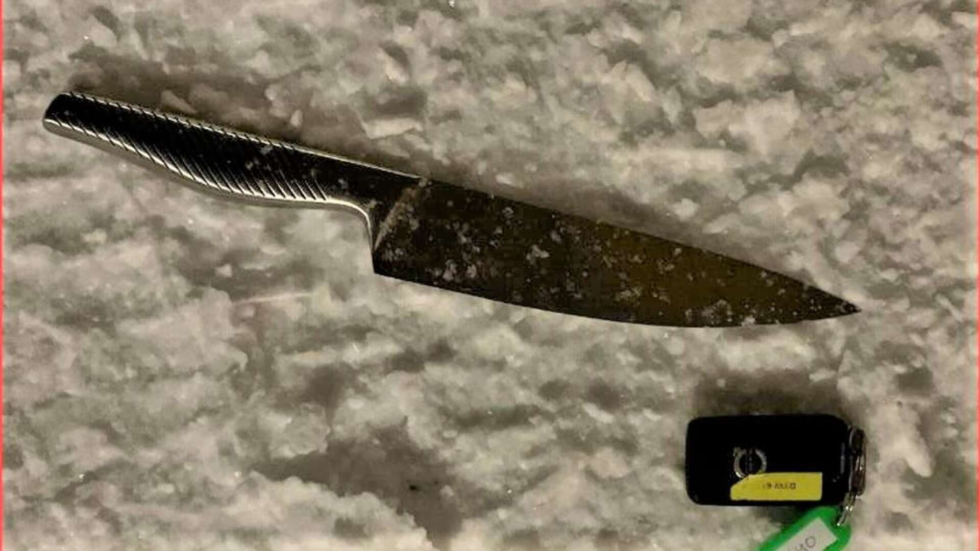 Offret hotades med den här kniven på insektsvägen.