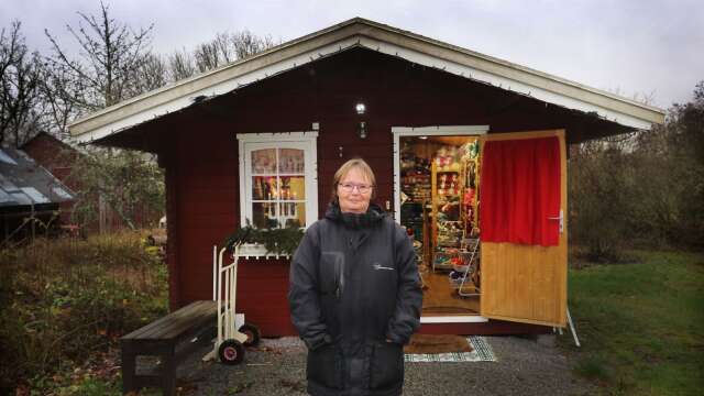 Carina Pettersson driver hantverksbod på gården och brukar vara ute på många julmarknader varje år, 2020 får hon ställa om.
