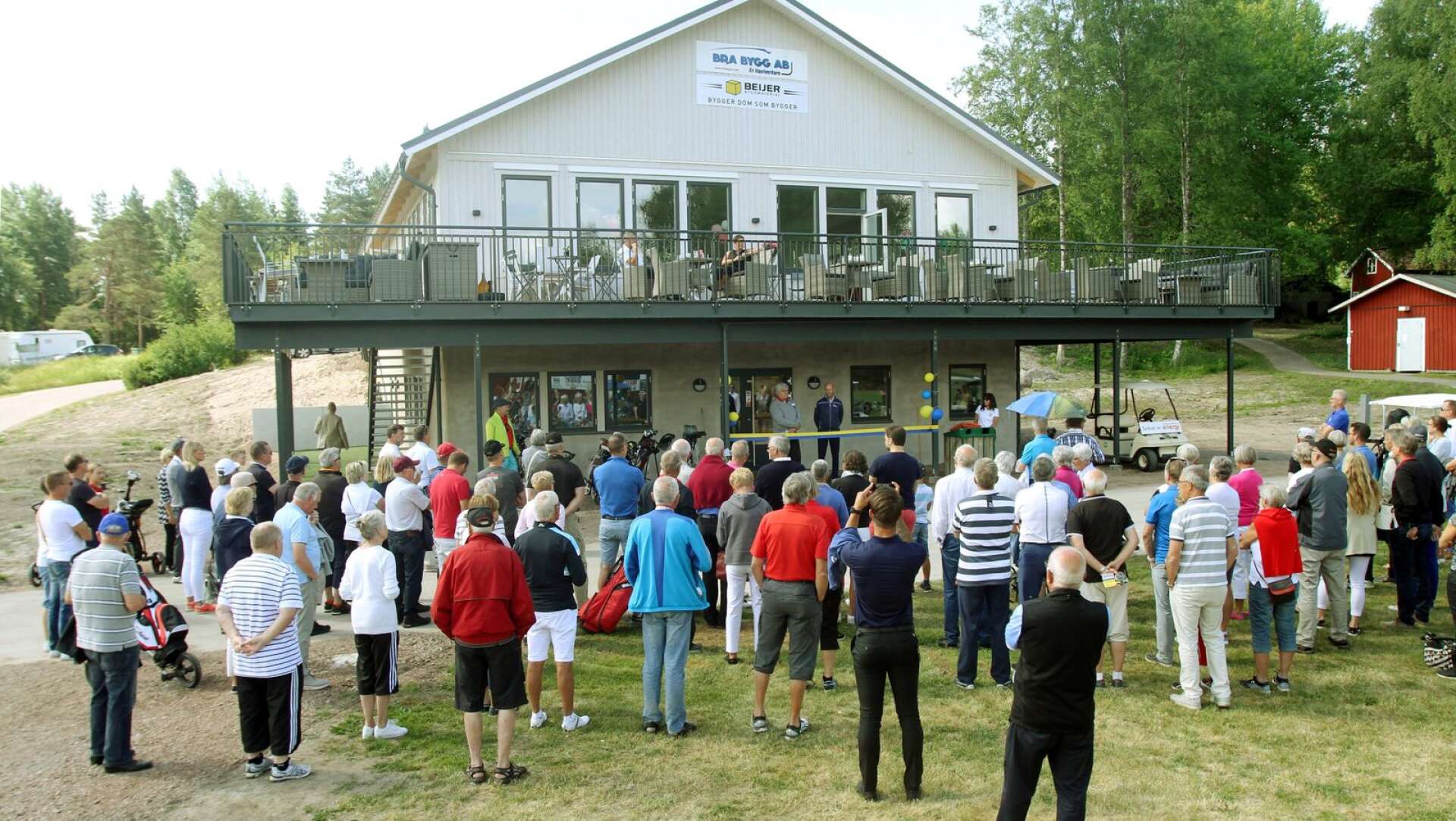 Det nya klubbhuset med restaurangverksamhet i egen regi blev en dyrbar historia för Kristinehamns golfklubb. Nu tvingas medlemmarna återigen gå in med mer pengar, den här gången för att undvika en konkurs.
