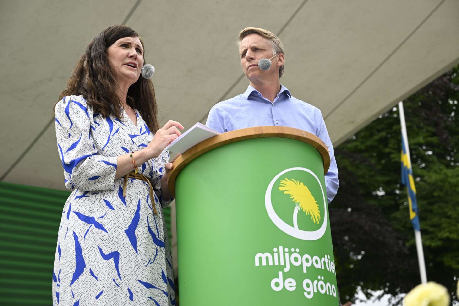 Miljöpartiets språkrör Märta Stenevi och Per Bolund talar i Almedalen.