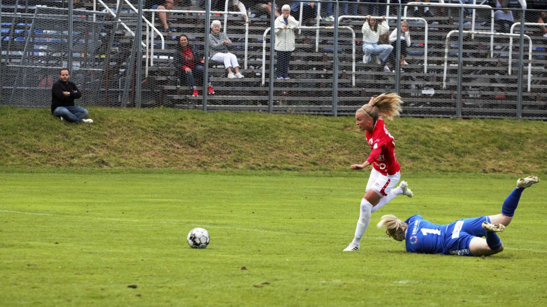 Maja Edlund rundade målvakten och satte 2–0-målet.