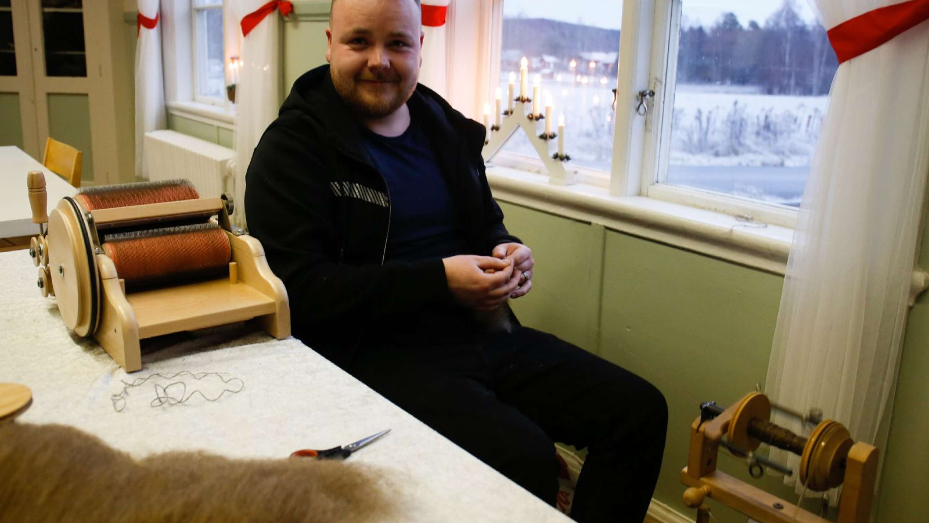 Här Karl-Johan Lejrin från Åmotfors. Han håller på med allt inom spinneribranschen. Vid Rackstad hembygdsgård.