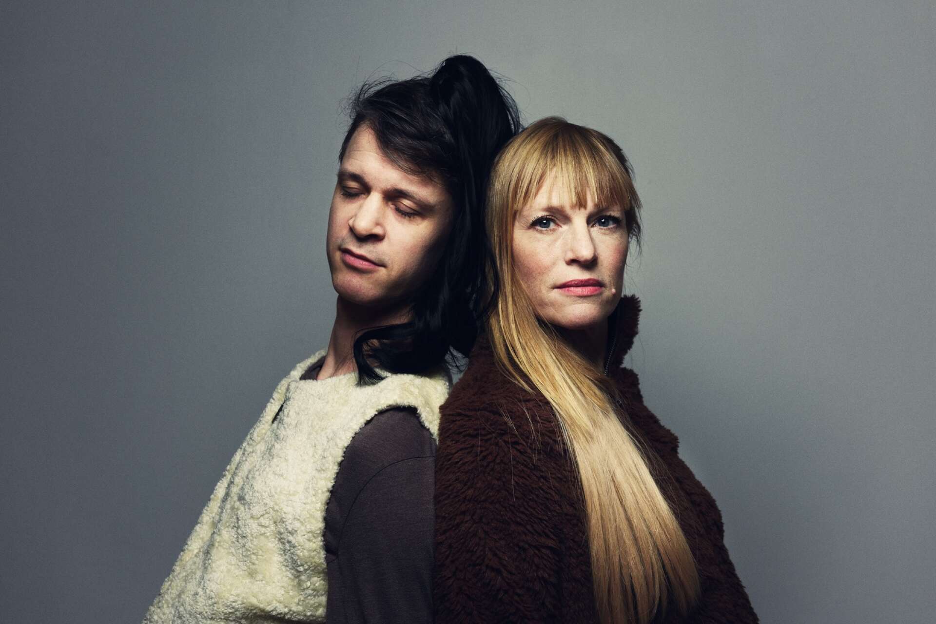Skådespelaren Charlotta Grimfjord Cederblad och kompositören Erik Dahl gästar Skövde med showen Trail The Blaze.