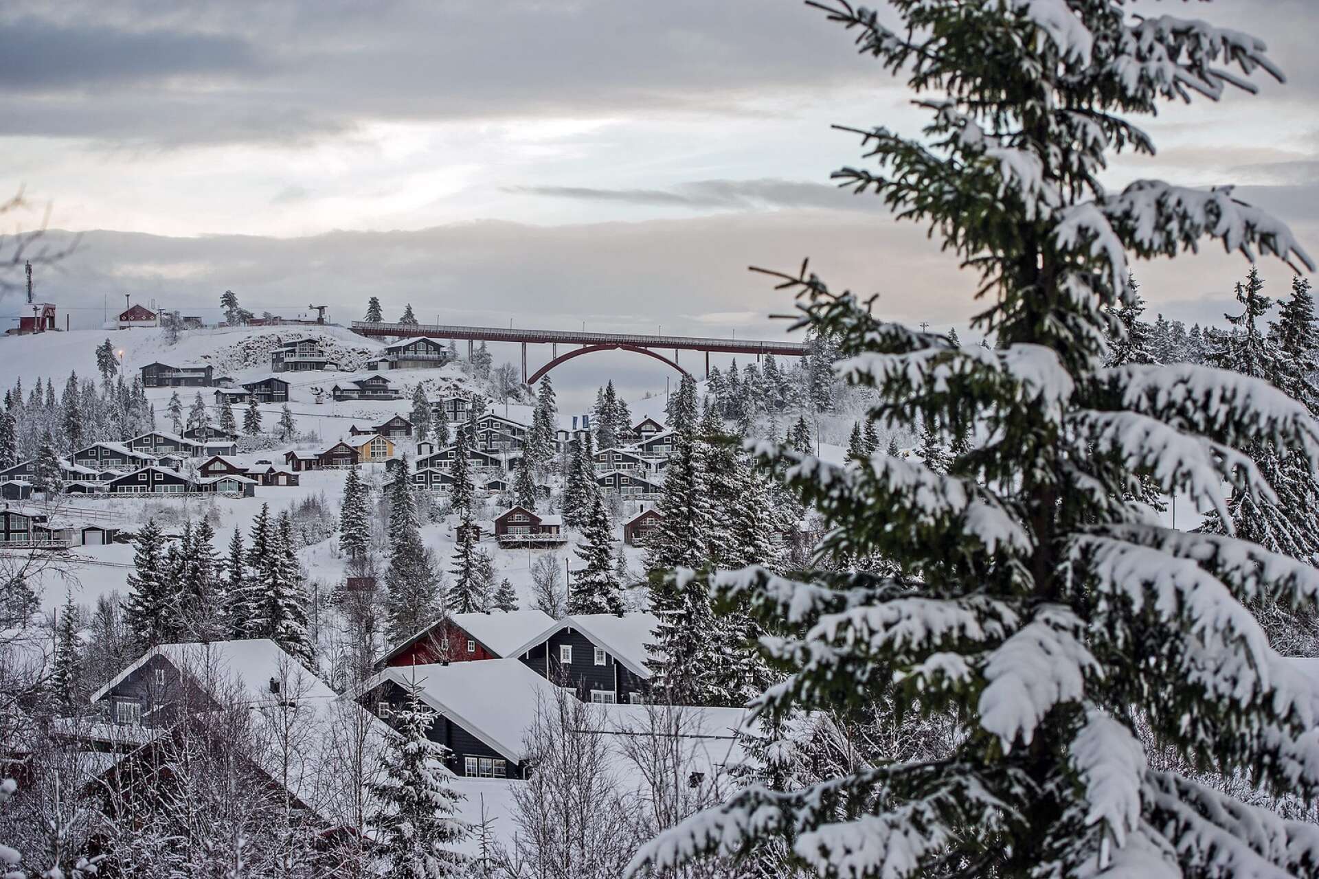 Trots det osäkra året har Branäs fortsatt expandera och det byggs även i år på bred front. Branäs själva gör premiär för sitt boende på Bävertorget där 43 av 72 lägenheter öppnar redan till den här vintern.