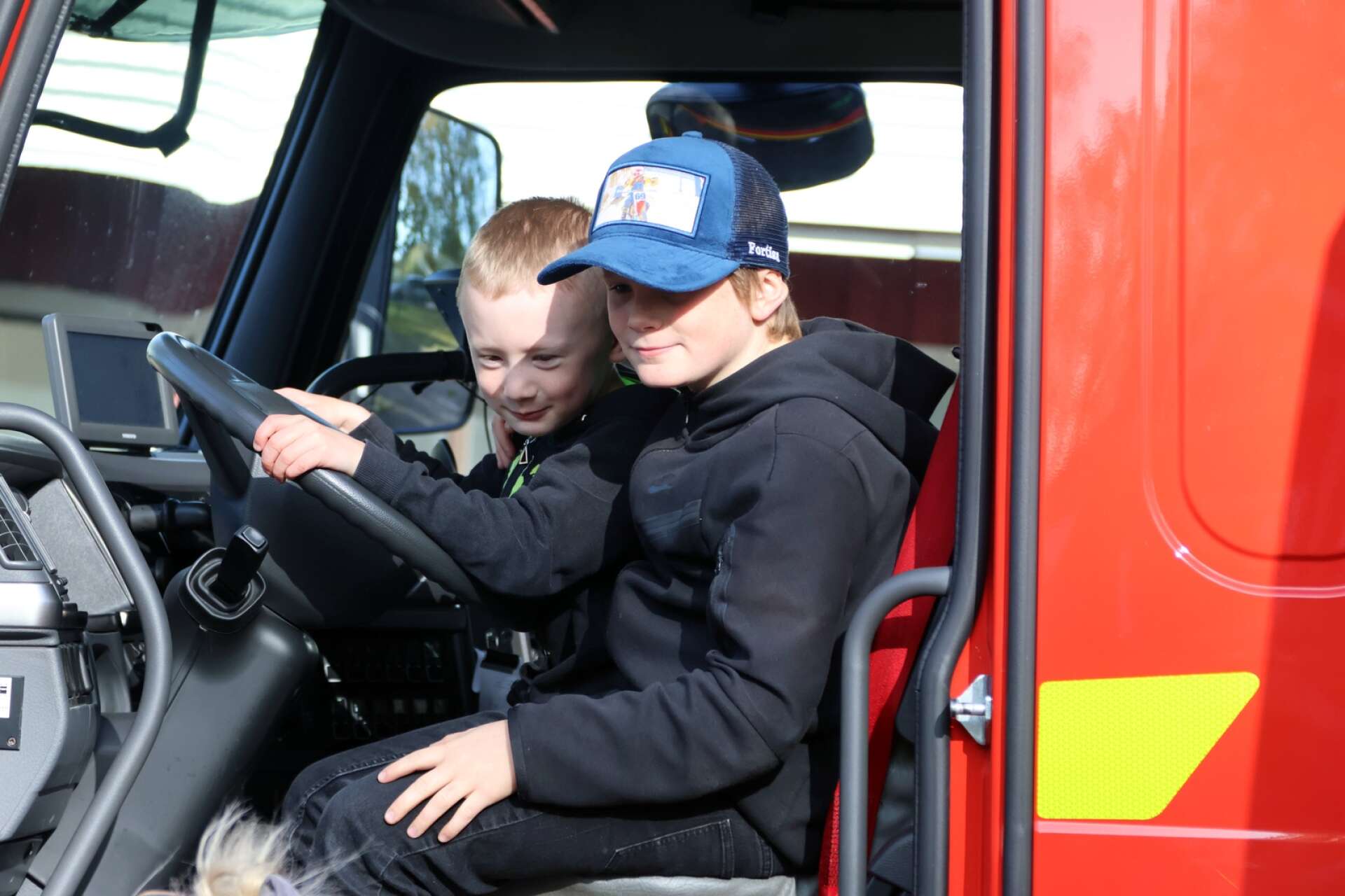 Familjedag i folkparken Valhall. Räddningstjänstens brandbil var populär att provsitta.