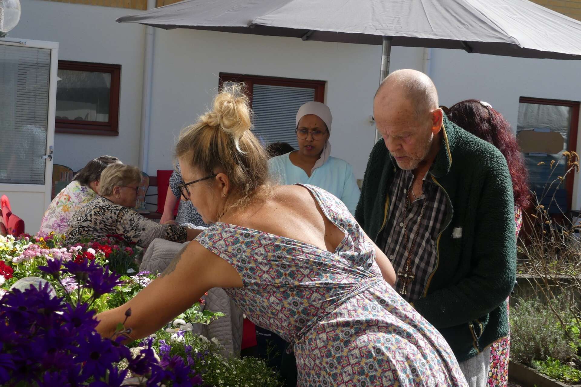 Lene Magnusson fick sälja många vackra blommor på marknaden.