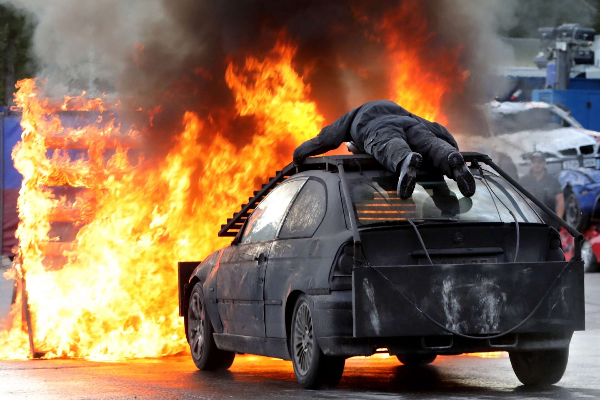 Monster truck stunt show på Billingen var stundtals en eldfängd uppvisning.