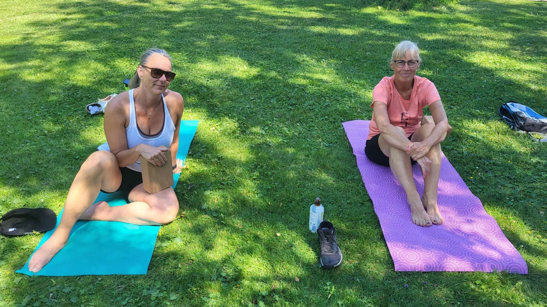 Jenny Christensen och Pia Steen fanns på plats på sommaryoga i badhusparken i onsdags eftermiddag.