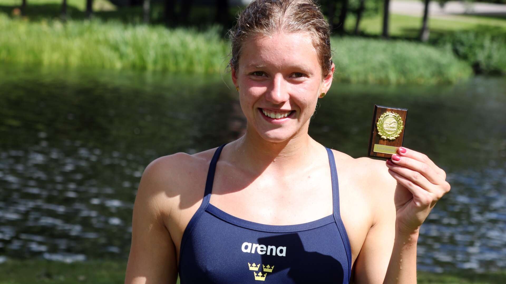 Alicia Lundblad från Helsingborg simmande Ferlindoppets 1300 meter på 14 minuter och 4 sekunder förra året. 