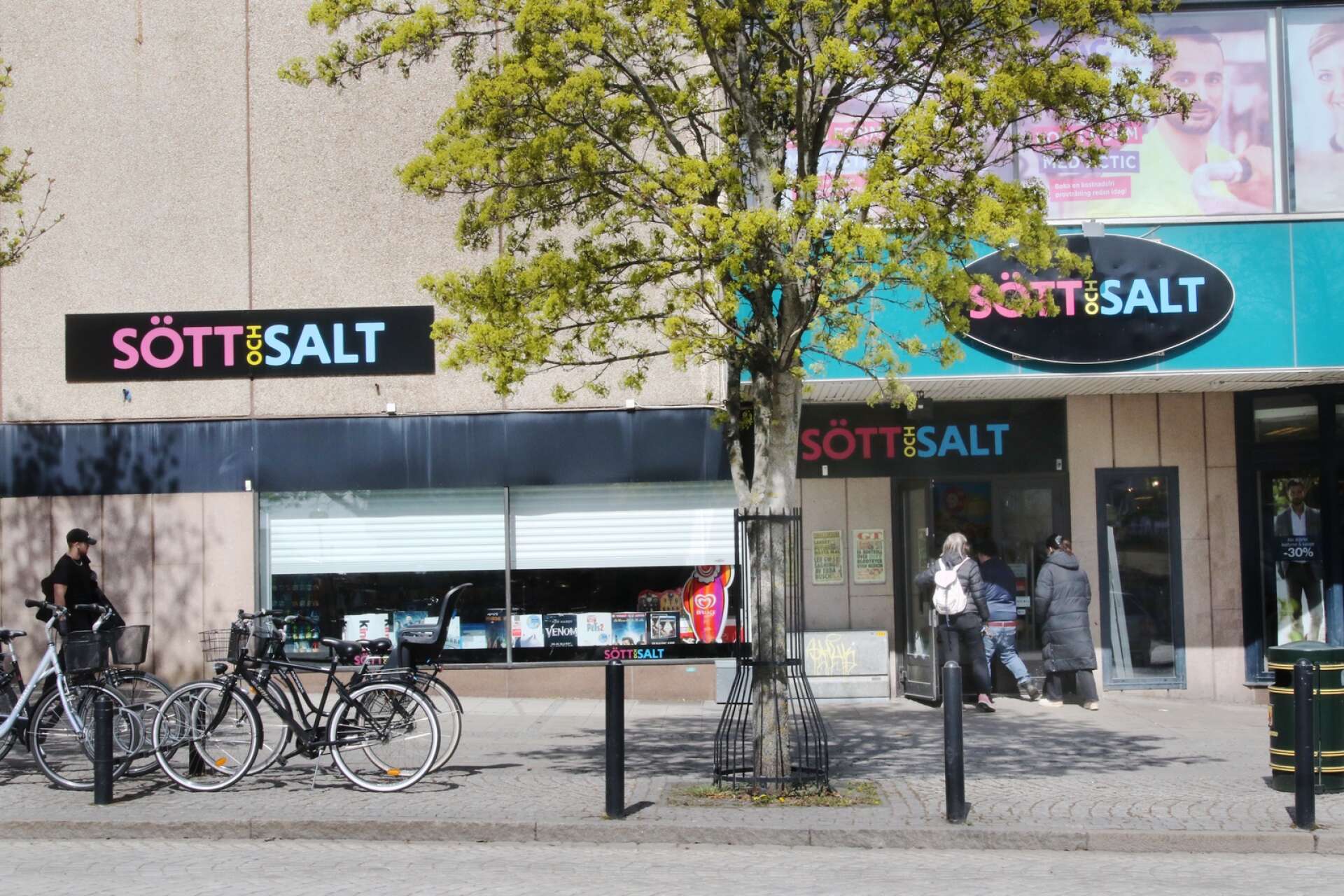 Misshandeln ska ha inträffat den 14 juni på  Sött &amp; Salt vid Nya torget.