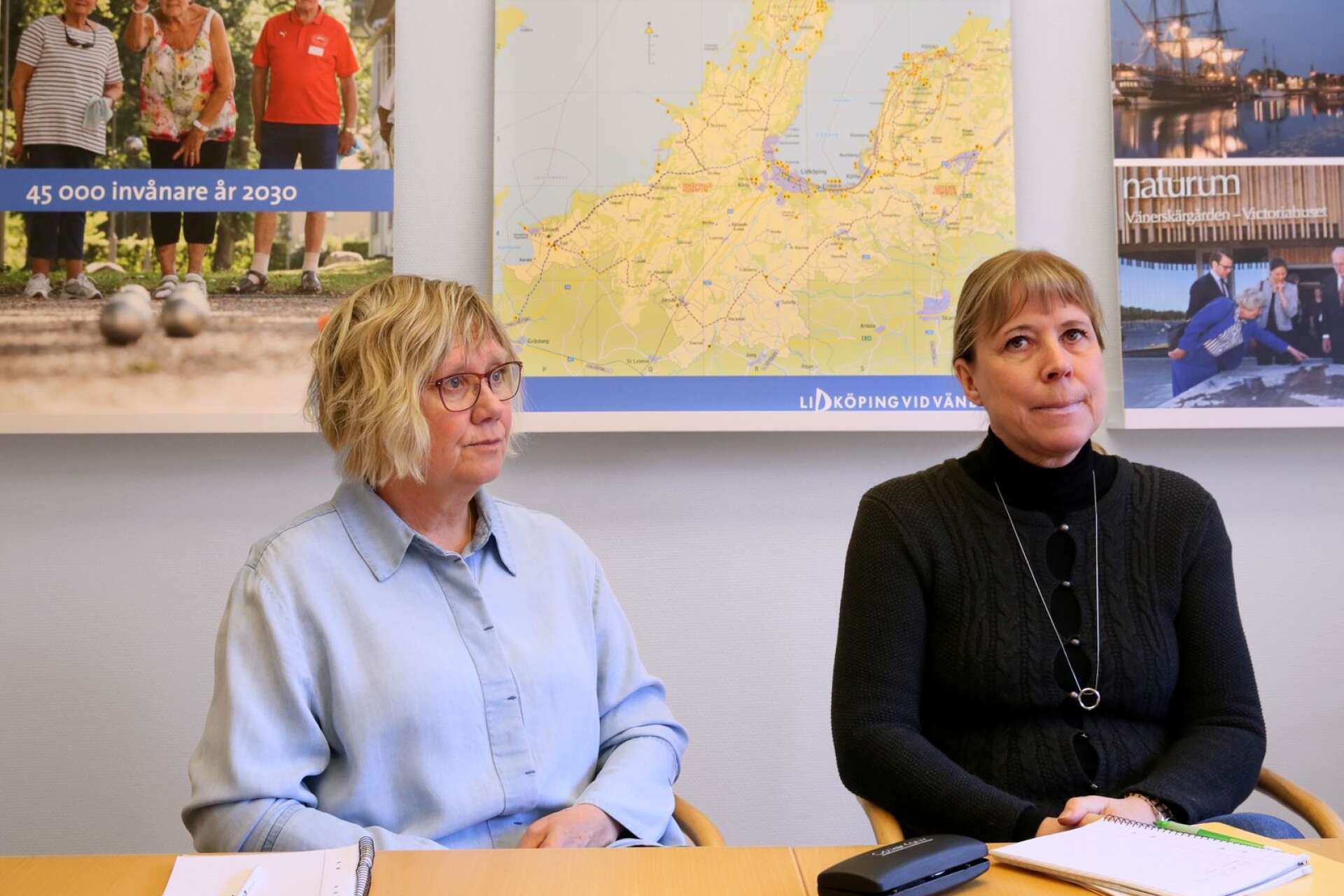 Bemanningen är skör på vissa enheter i äldreomsorgen - men som helhet fungerar den tack vare flexibel personal, säger Christina Thimgren och Ingela Hellberg, områdeschefer inom äldreomsorgen i Lidköping, 
