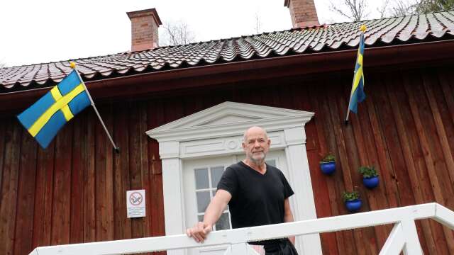 Lars-Erik Wall, från Dala-Järna, har hand om Bjurbäckens slusscafé i sommar. 