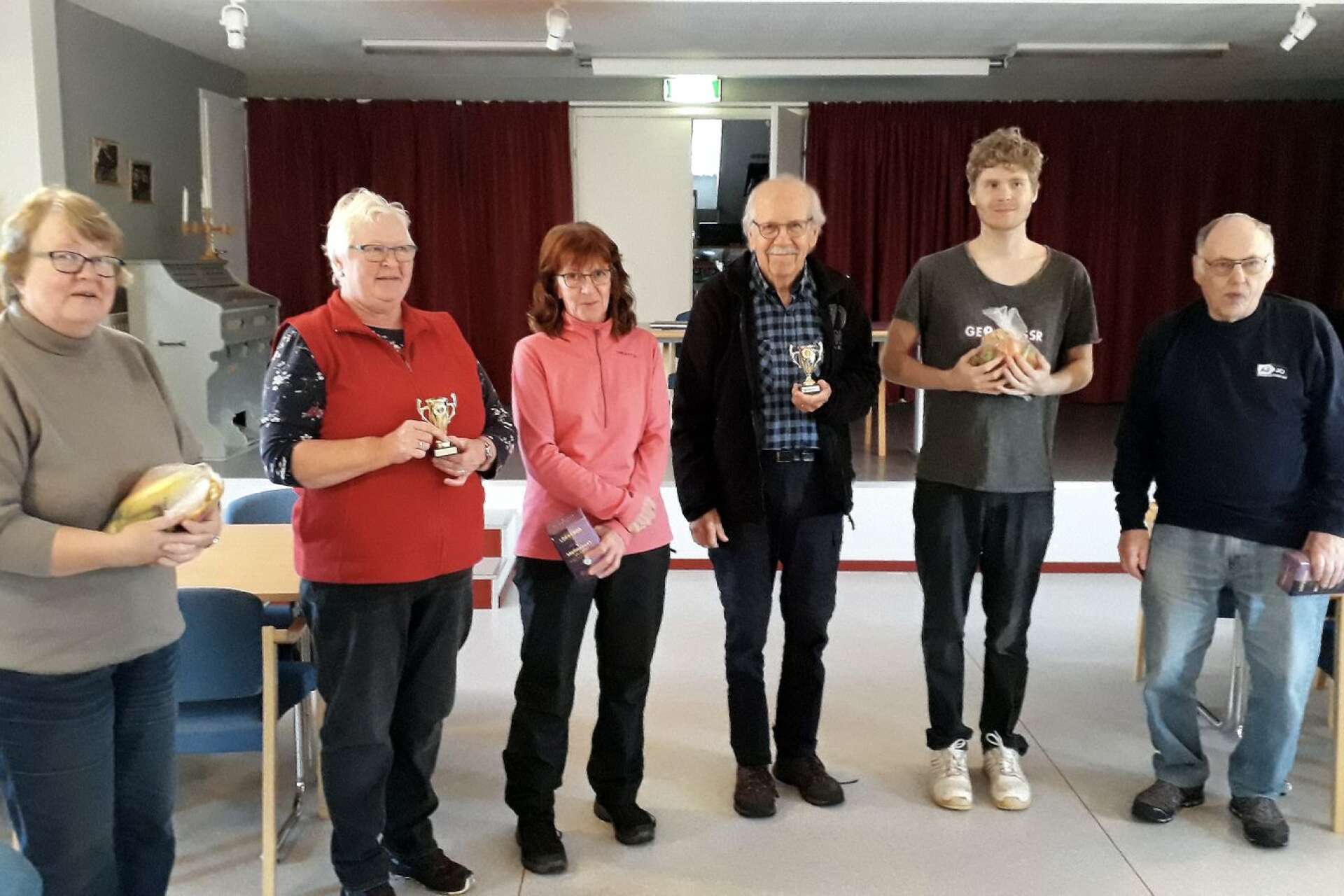 Glada pristagare , från vänster Ulla Sirén , Birgitta Prahl , Annika Larsson , Bengt Gustafsson , Claes Emilsson och Sven Karlsson.