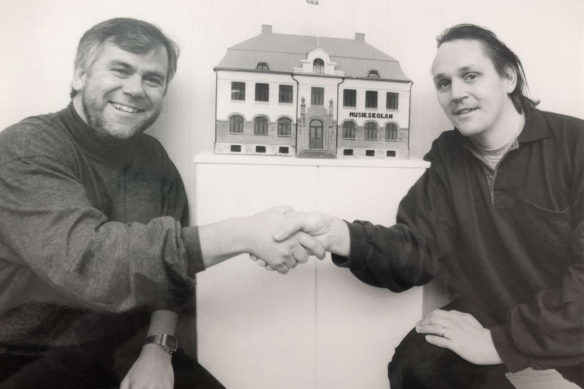 Från sammanslagningen 1992 av Musikskolan och Kulturhuset, som tillsammans bildade Kulturskolan. Arkivbild på Per Sjöberg och Bo Fredell.