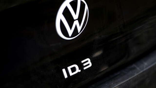 Volkswagen stoppar tillfälligt tillverkningen av två elbilsmodeller med hänvisning till vikande eftrefrågan. Arkivbild.