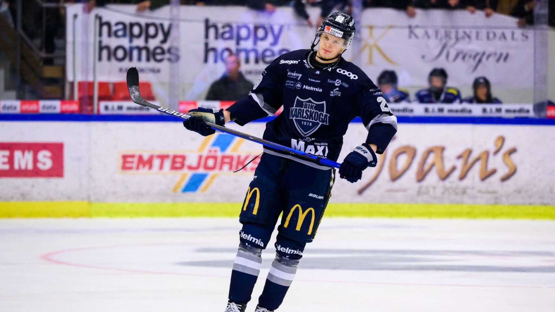 Albin Eriksson fortsätter karriären i Karlskoga. 