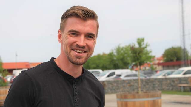 Eddie Larsson är hemma i Mariestad över sommaren och laddar för SHL-spel med Leksands IF kommande säsong.