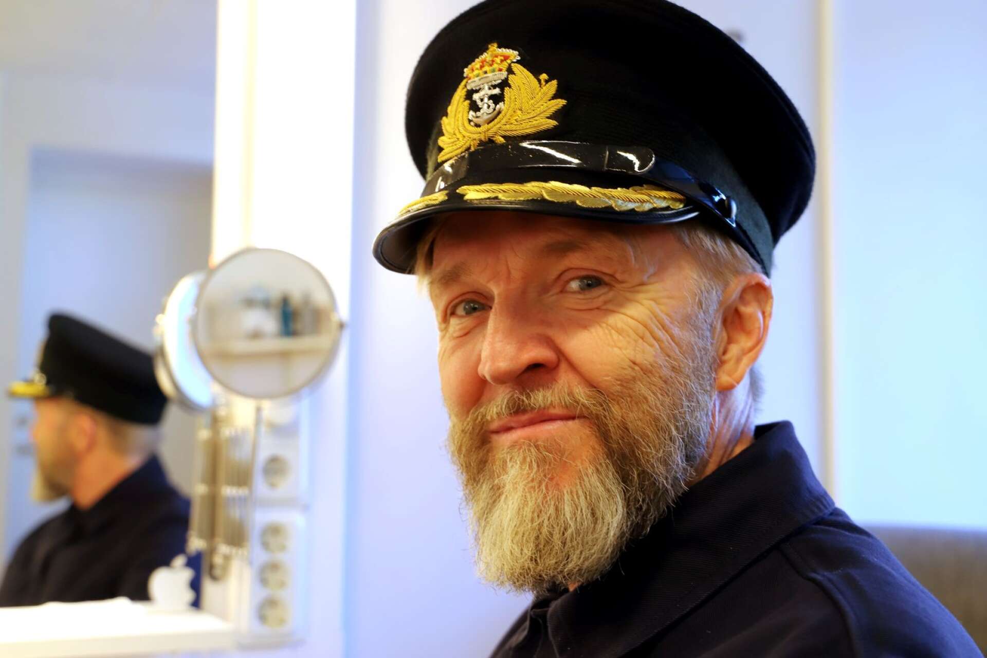 Efter operan Eurydike med dödsriket som spelplats väntade en musikal om Titanickatastrofen på Wermland opera. Timo Nieminen gör rollen som kapten Smith.
