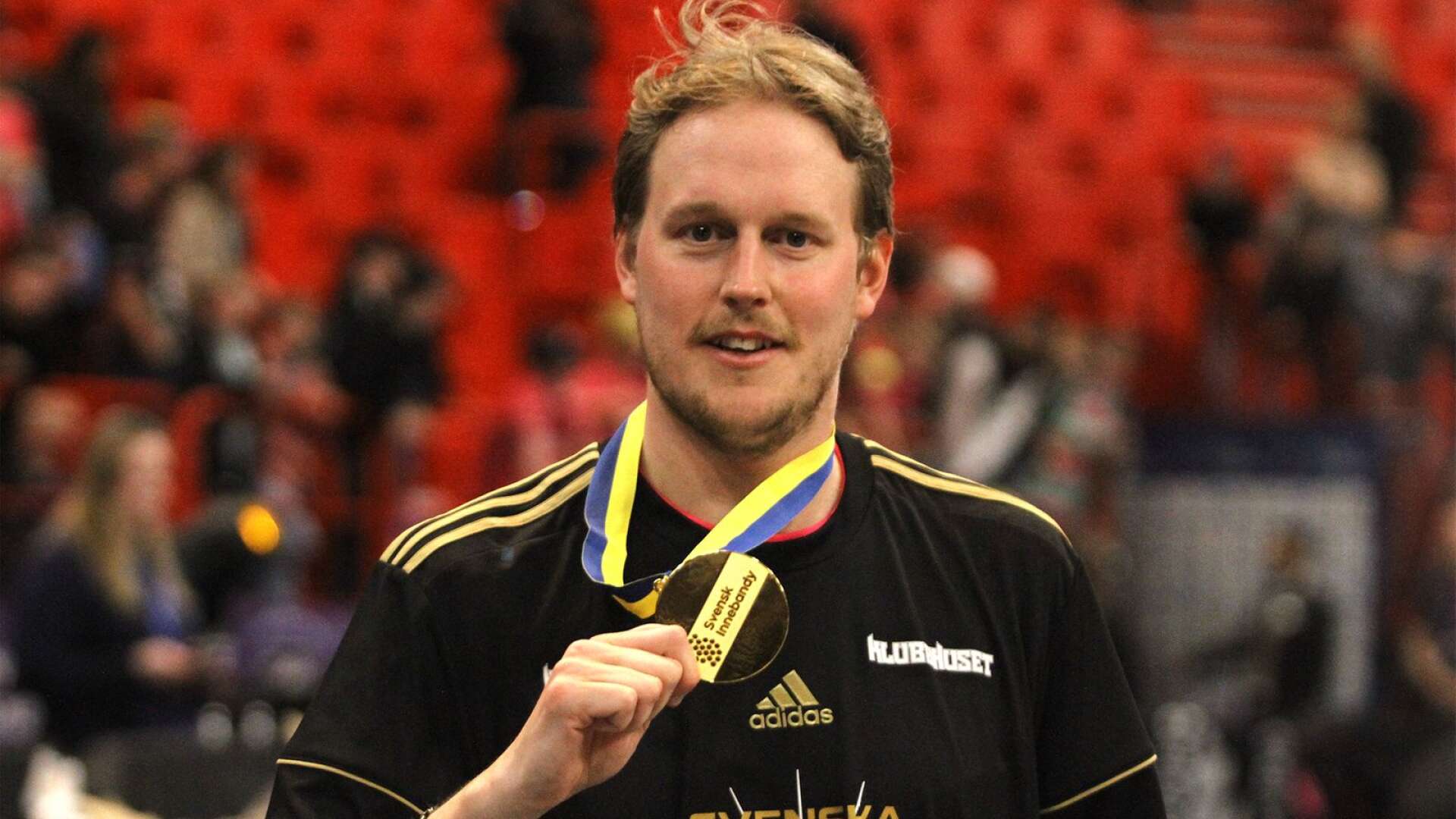 ”Härligt och väldigt roligt”, konstaterar Tom Colling som är svensk mästare med IBF Falun. 