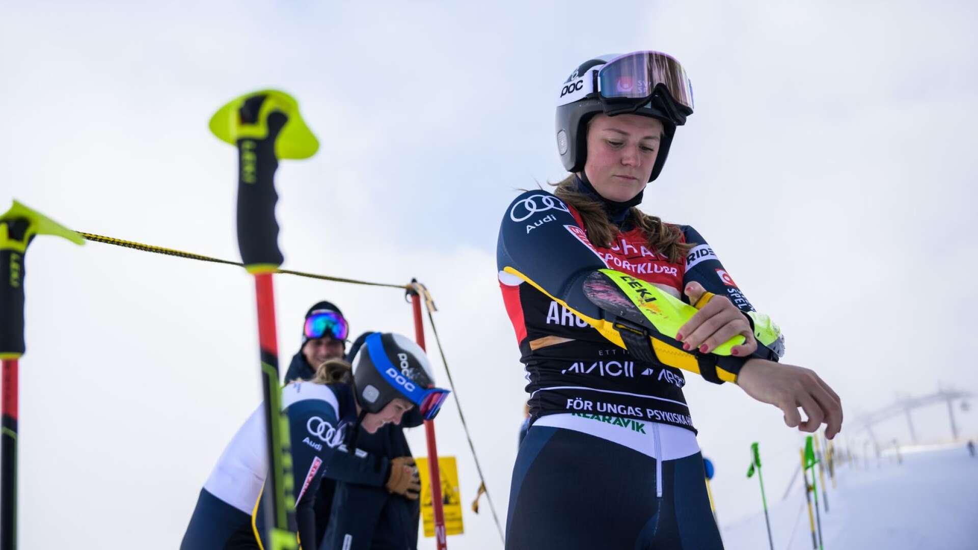 Hanna Aronsson Elfman kraschade på tisdagen och missade andraåket under onsdagen. Misslyckade storslalomtävlingar följs av slalom på torsdagen.