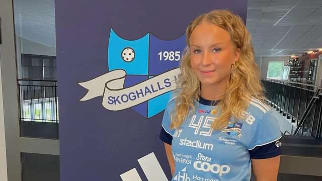 Sunnetjejen Alva Ek, 23, blir kvar i Skoghall även till nästa säsong. 