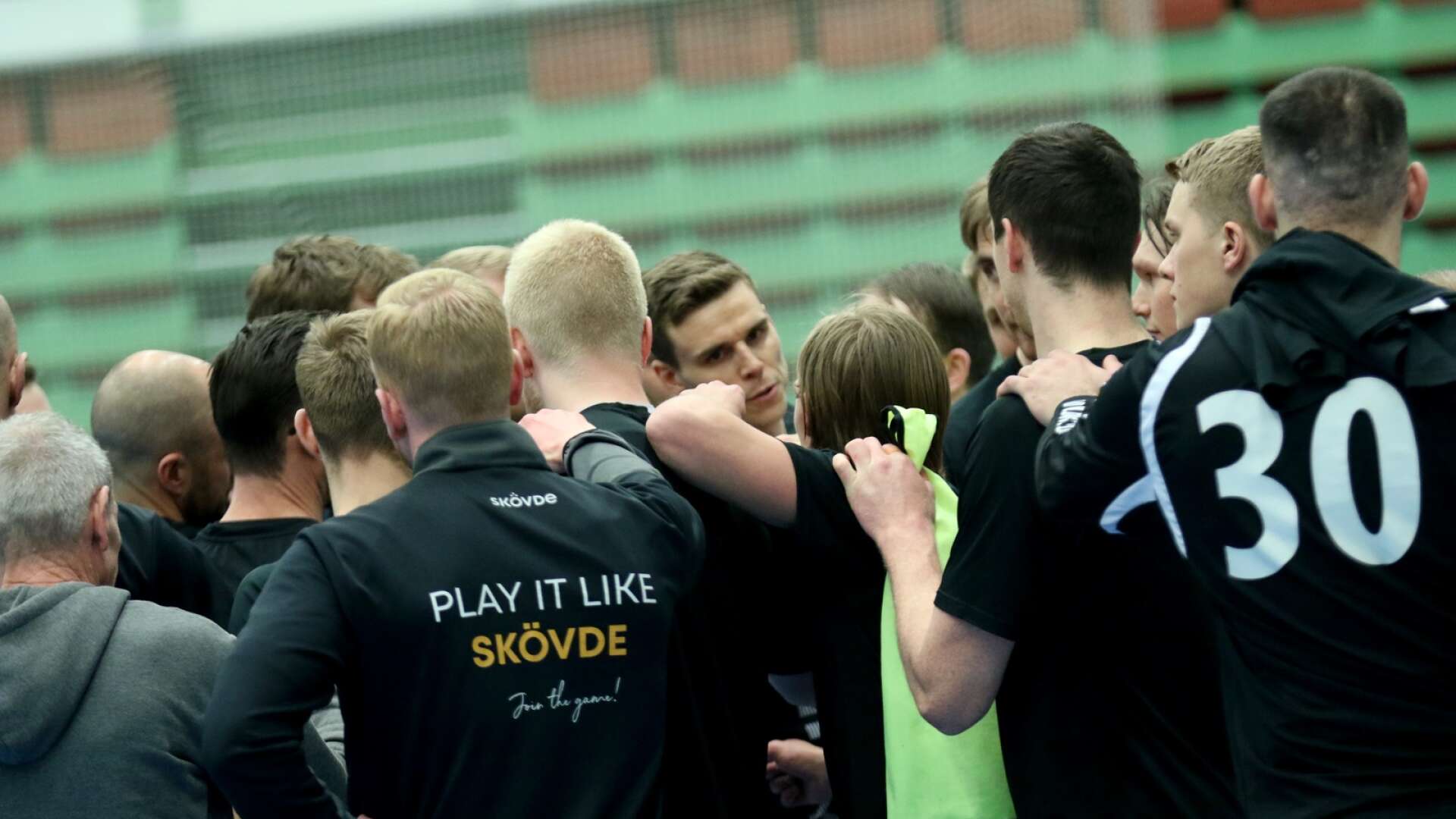 Jonas Samuelsson ska spela sitt första SM-slutspel med IFK Skövde på elva år. På måndagens träning inför första kvartsfinalmatchen mot Ystads IF skickade han med ett budskap till sina lagkamrater.