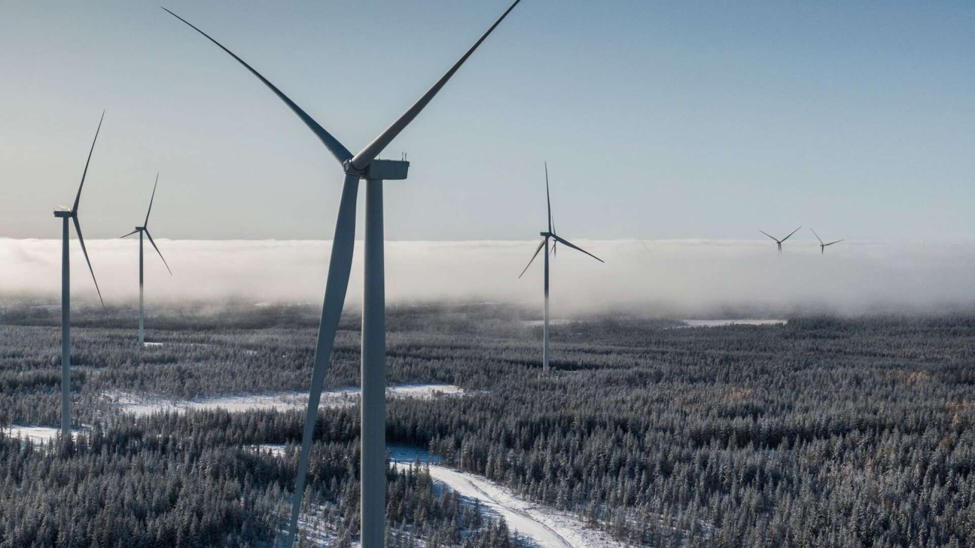 Uppförande av stora vindkraftverk för med sig betydande lokala konsekvenser såsom fördärvade natur- och kulturvärden, estetiska samt landskapsbildsmässiga värden, skriver Mattias Bäckström Johansson och Runar Filper.