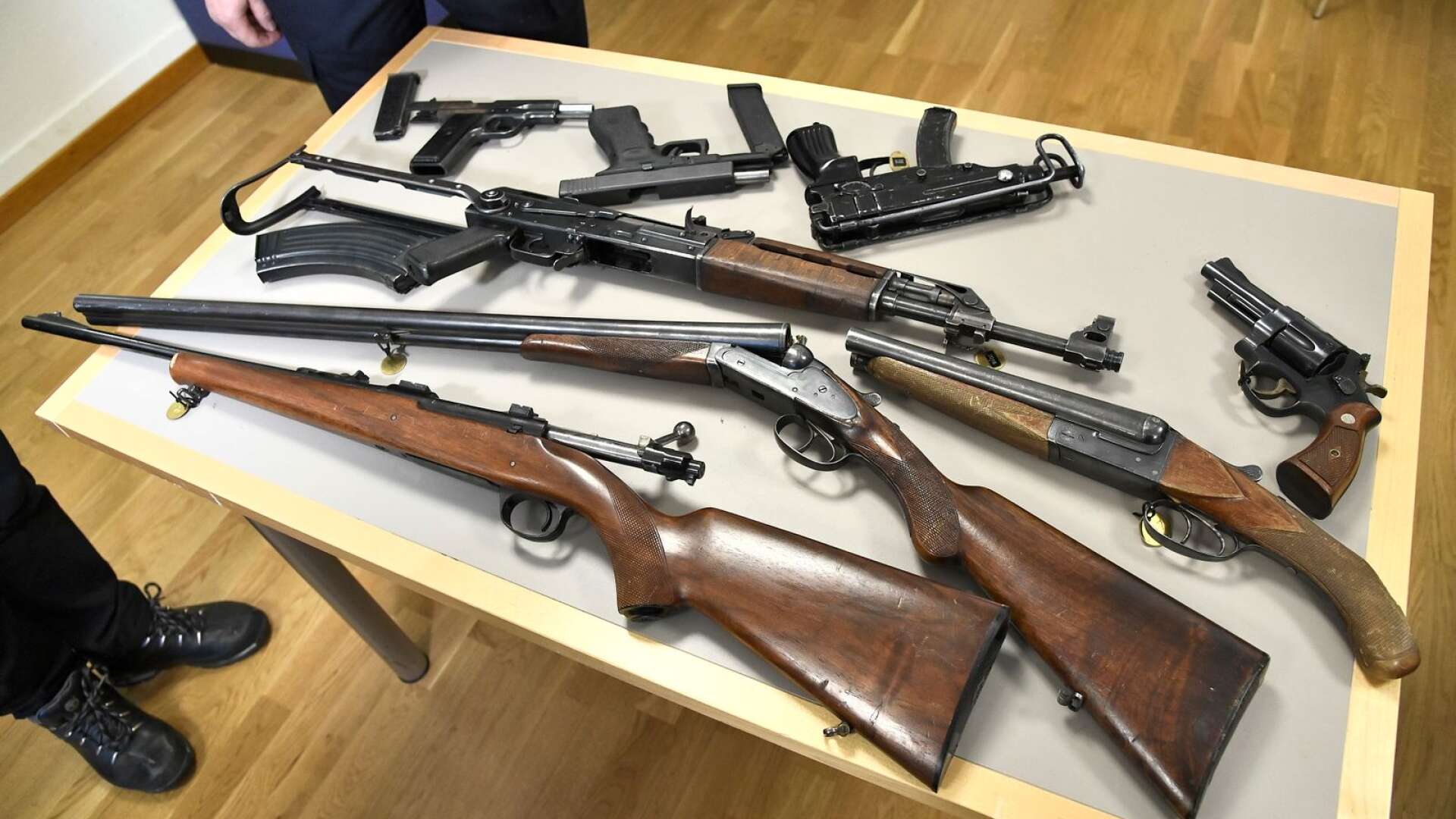 Det är allmänt känt att de flesta illegala vapen är insmugglade från företrädesvis Balkan, skriver Pia Clerté.