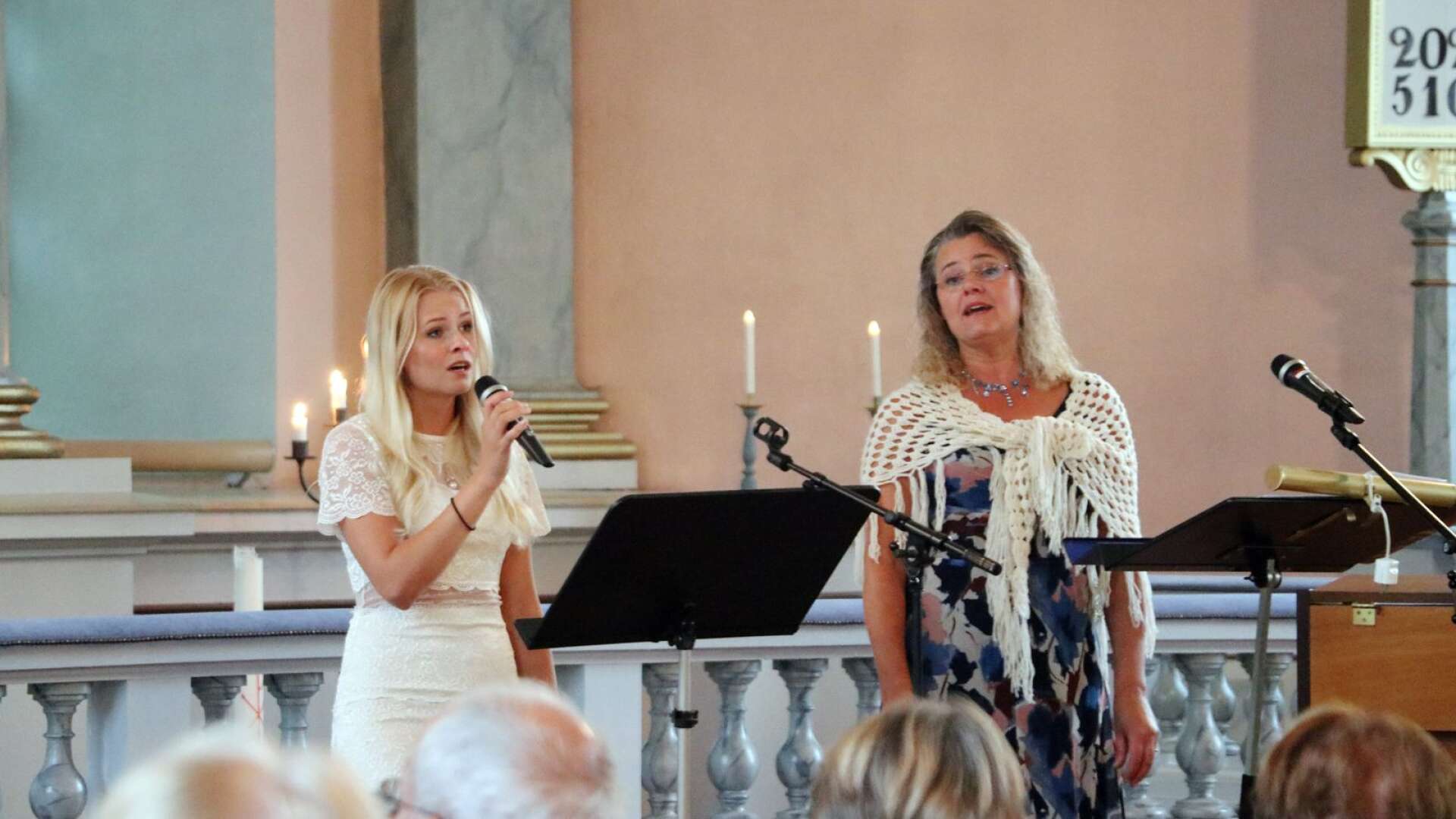 Evelina Andersson och Rodhe Andersson sjunger i Edsleskogs kyrka på söndag. Tillsammans med dem uppträder även pianisten Ola Ottosson. 