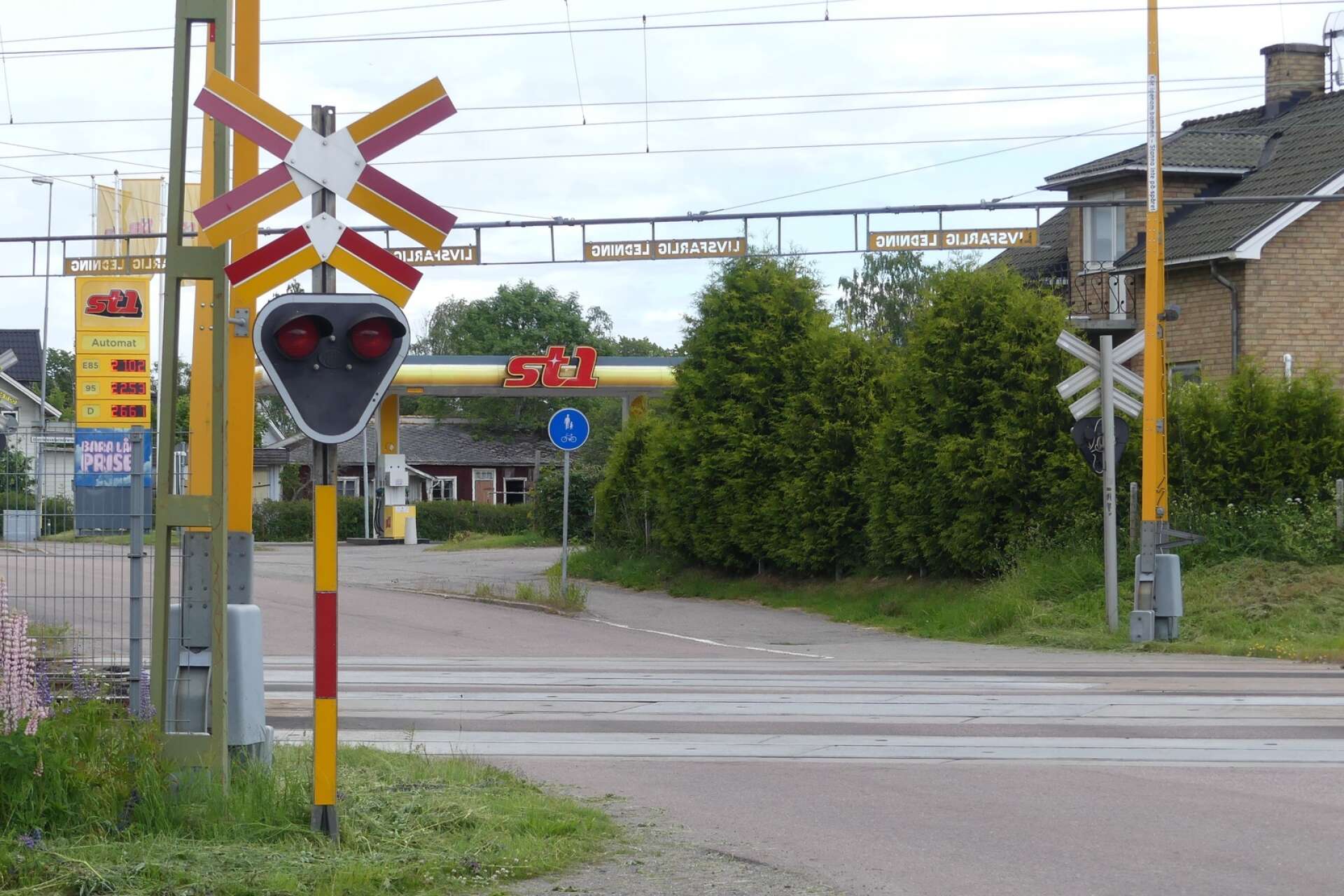 Ett av förslagen innebär att järnvägskorsningen vid Kungsgatan/Åmålsvägen kommer att byggas bort.