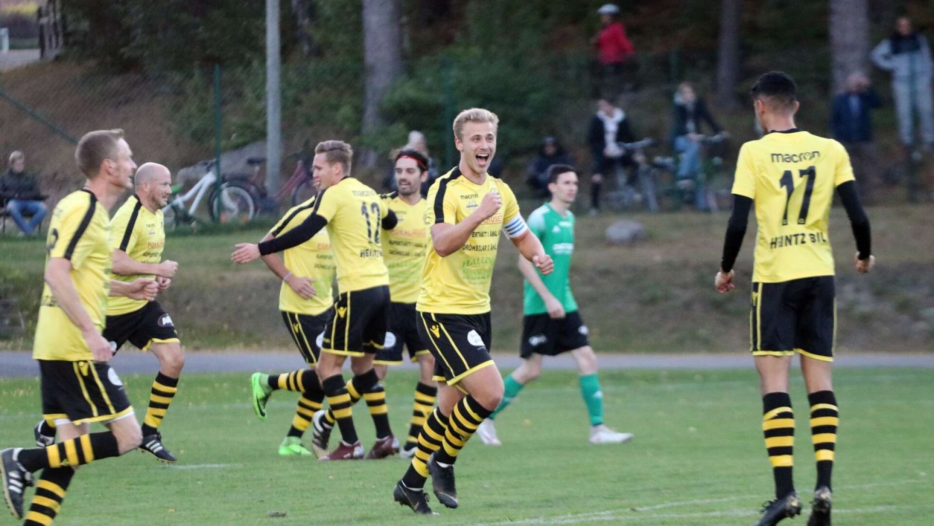Fengersfors IK tog klivet upp till division 4 förra säsongen och har nu förstärkt truppen med totalt sex nya namn.