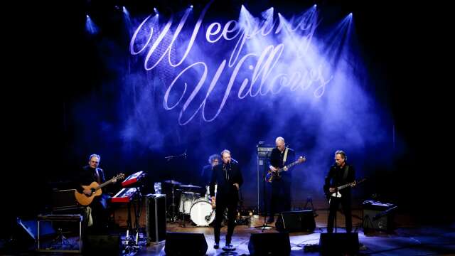 Weeping Willows charmar publiken i Mariebergsskogen och visar att de fortfarande är ett av Sveriges bästa liveband