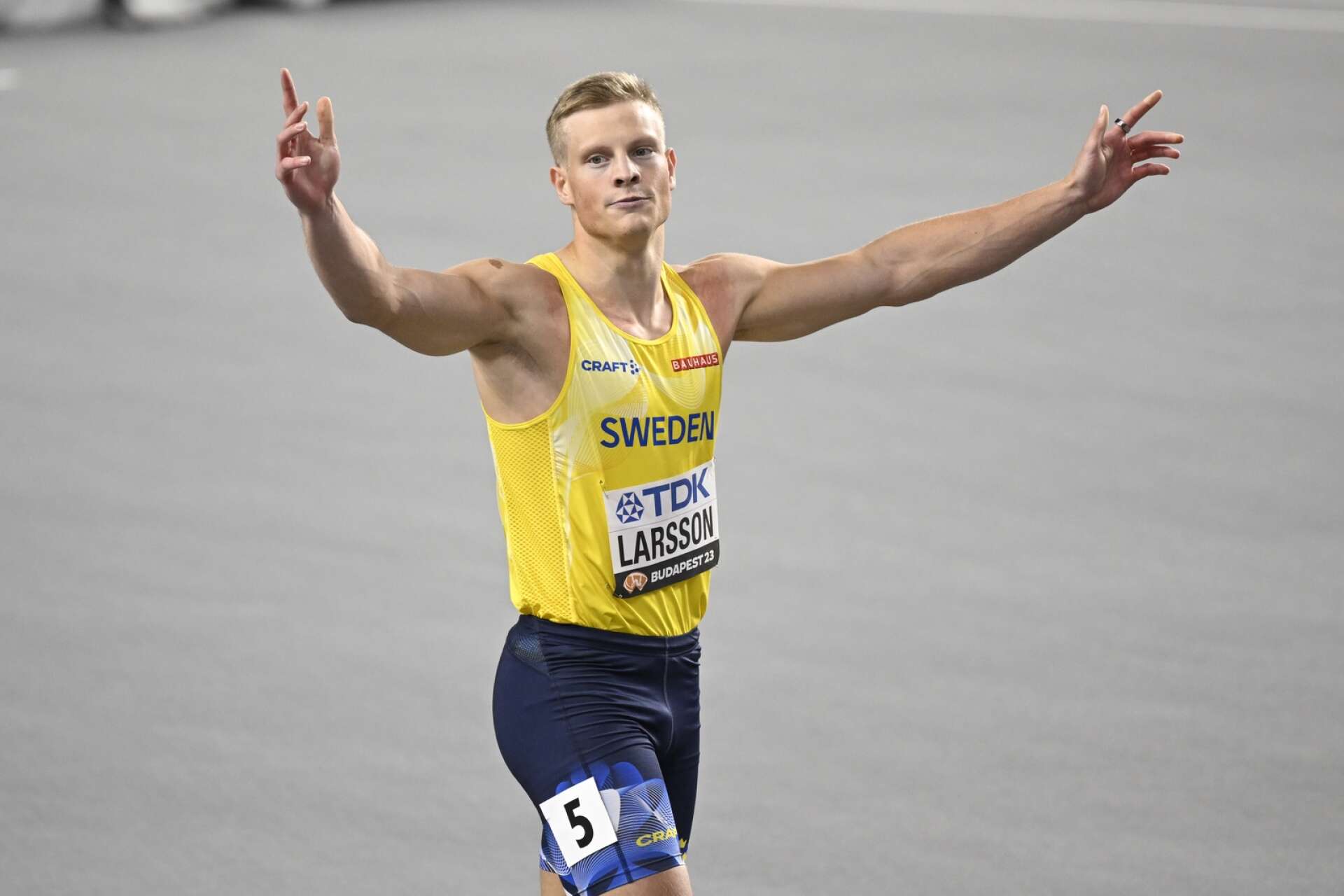 Värmlänningen Henrik Larsson, 23, tog sig nyss till VM-semifinal på 100 meter och i helgen väntar Finnkampen för Sveriges snabbaste man.
