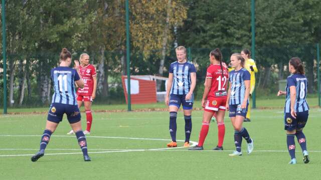 RIK:s Ida Lilja och Nathalie Bergman efter Husqvarnas 0–1-mål.