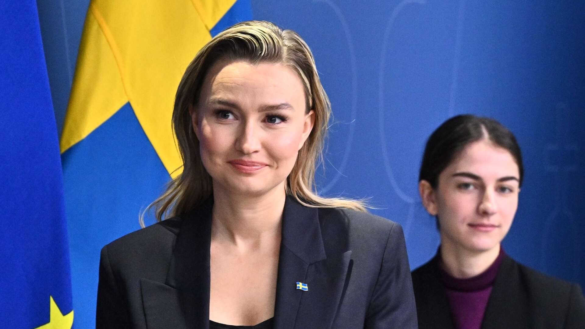 Energi- och näringsminister Ebba Busch (KD) med klimat- och miljöminister Romina Pourmokhtari (L).