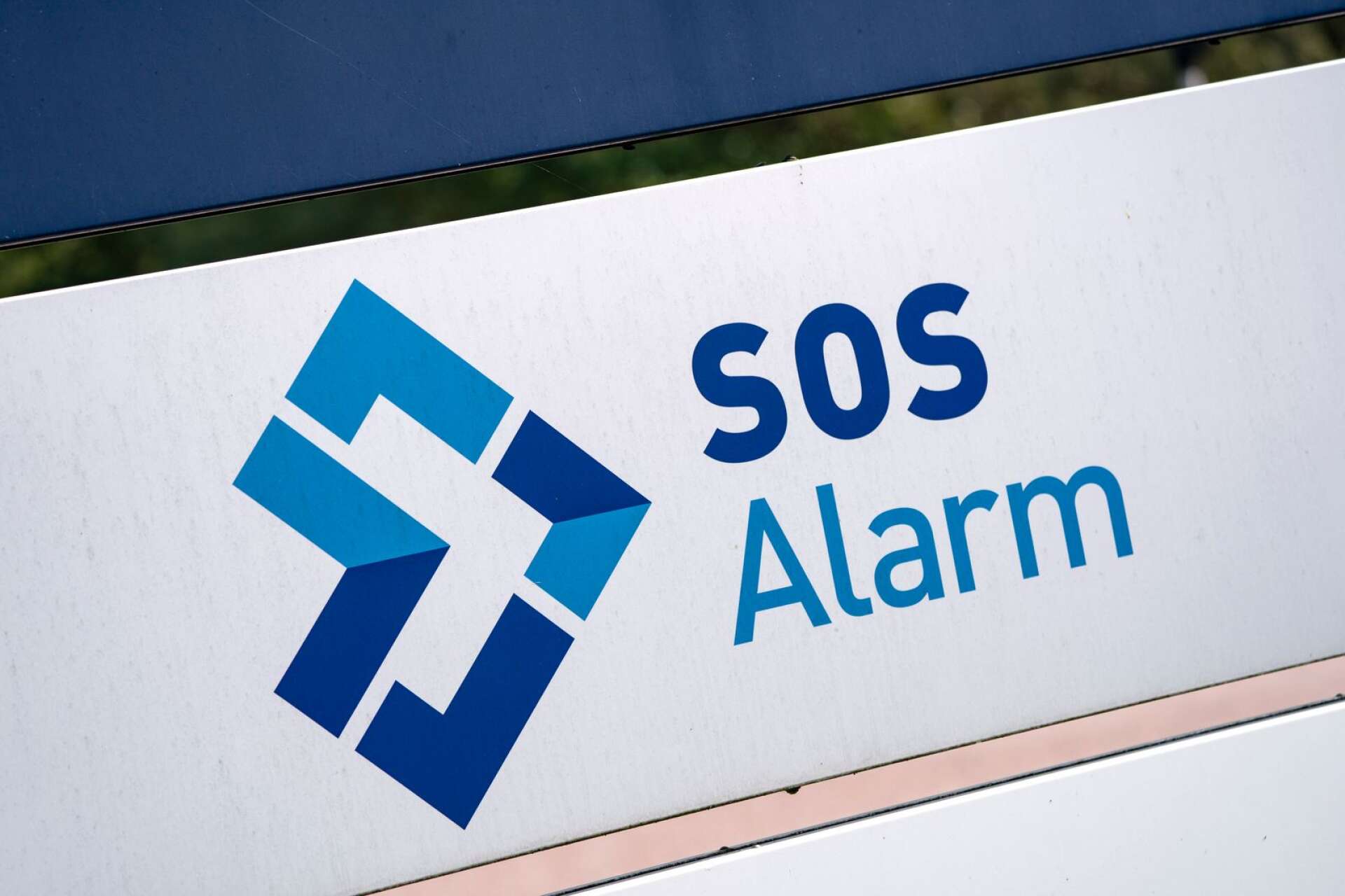Spårljusammunition kan ha startat en mindre gärdesbrand utanför Horssjöns militära skjutfält, enligt SOS Alarm.