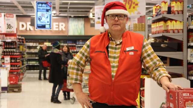 Den traditionella jullunchen hos Ica Kvantum ställs in i år, men Stefan Källvik vill ändå nå ut med sin julmat via matkassar. Arkivbild.