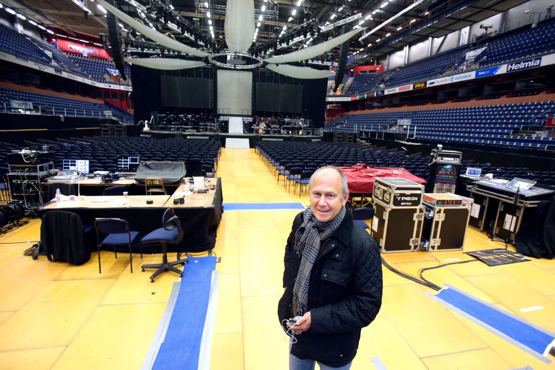 Lennart Åhs, före detta arenachef på  Löfbergs Arena, går in i Karlstad Fotbolls styrelse.