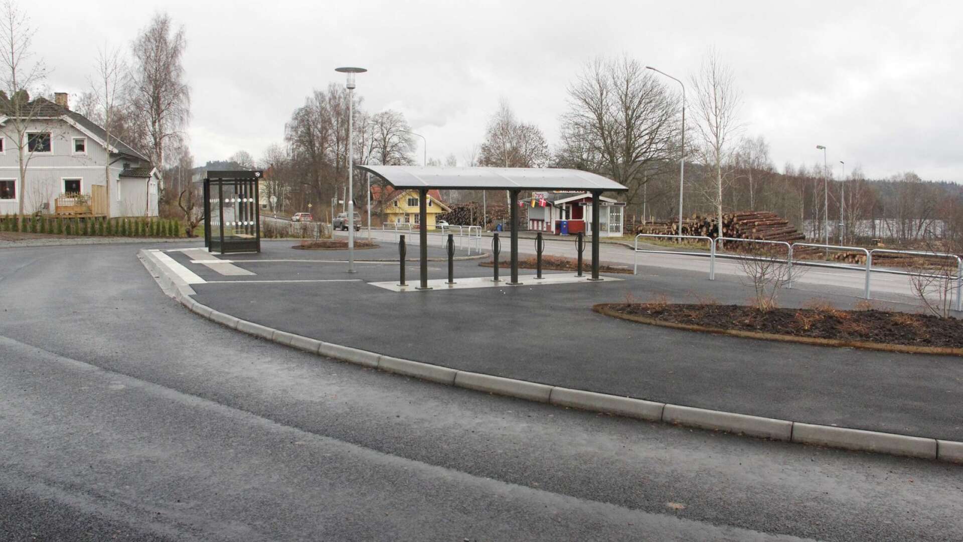 Den nya busstationen i Billingsfors är besiktigad och klar att tas i bruk.