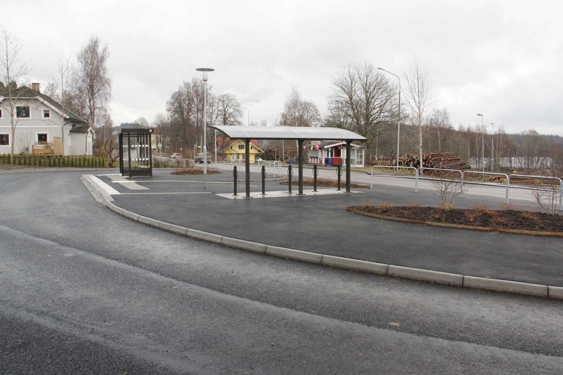 Den nya busstationen i Billingsfors är besiktigad och klar att tas i bruk.