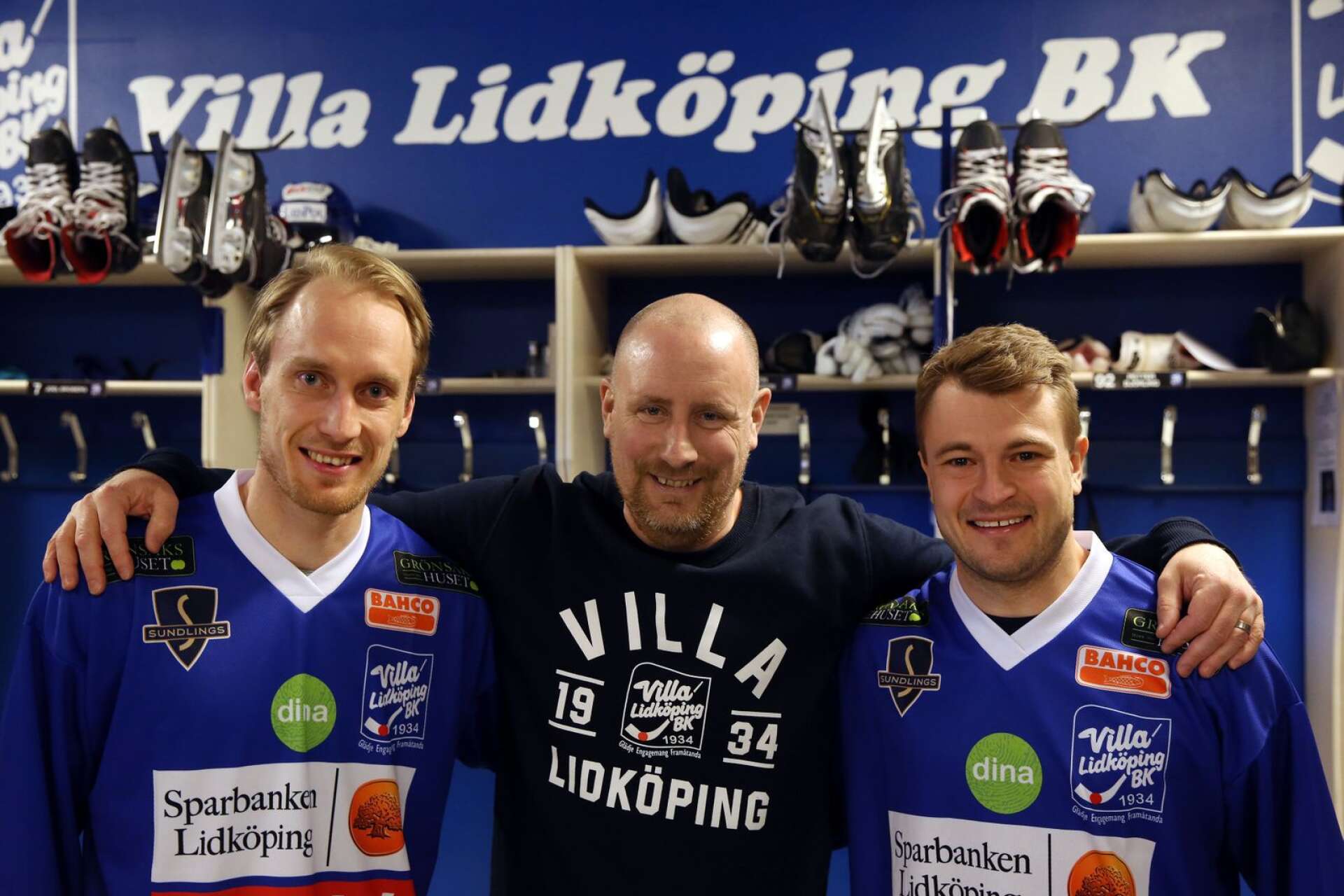 Villatränaren Johan Sixtensson med sina vassa nyförvärv Erik Säfström och Christoffer Edlund.