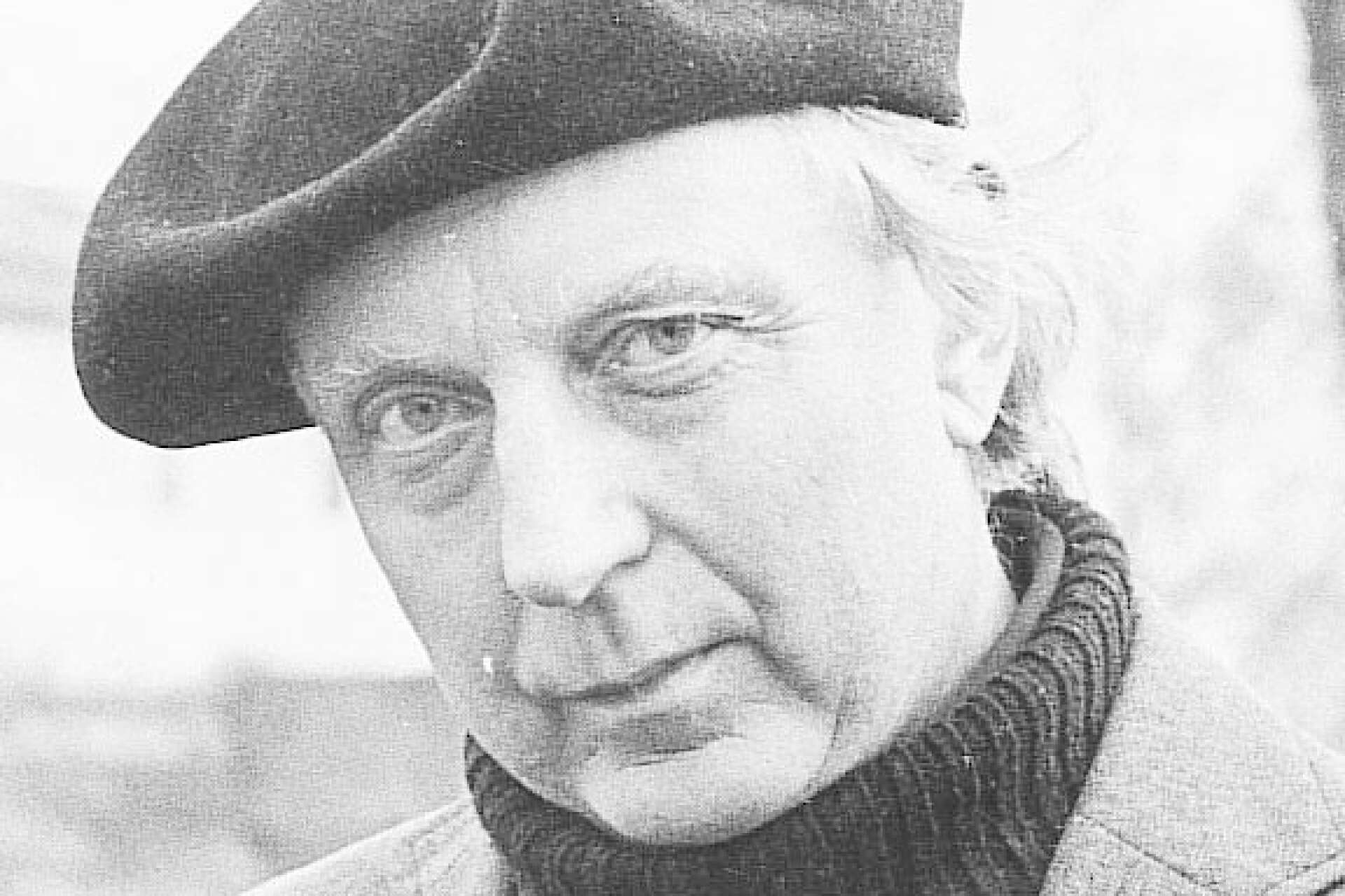Gunde Johansson föddes i Lindfors 1922 och avled i Filipstad 1995.   