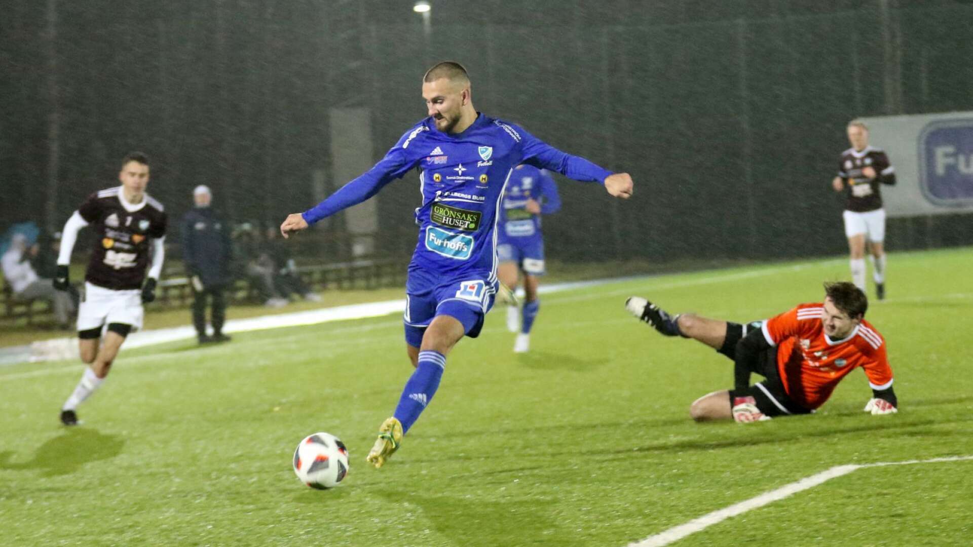 IFK Skövde slog IFK Tidaholm med 7–0 i en träningsmatch på Lillegårdens IP på fredagskvällen. IFK Skövdes Edin Salihovic gjorde två av målen.