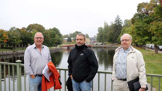 Från vänster Thomas Jansson, sitter i Filipstads simklubbs styrelse, Per Green, fastighetschef, och Inge Nilsson Piehl, teknisk chef.