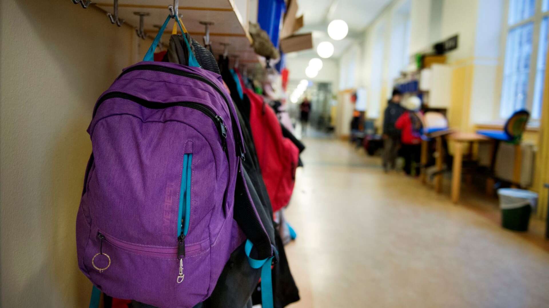 Lätta ryggsäcken för ordning i skolan.